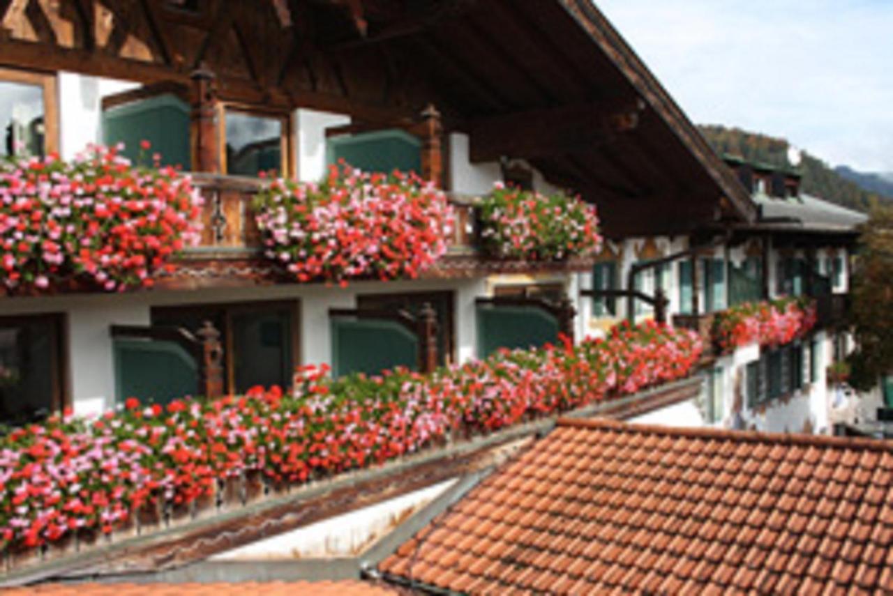 Gasthof & Hotel Zur Post Wallgau Exterior foto